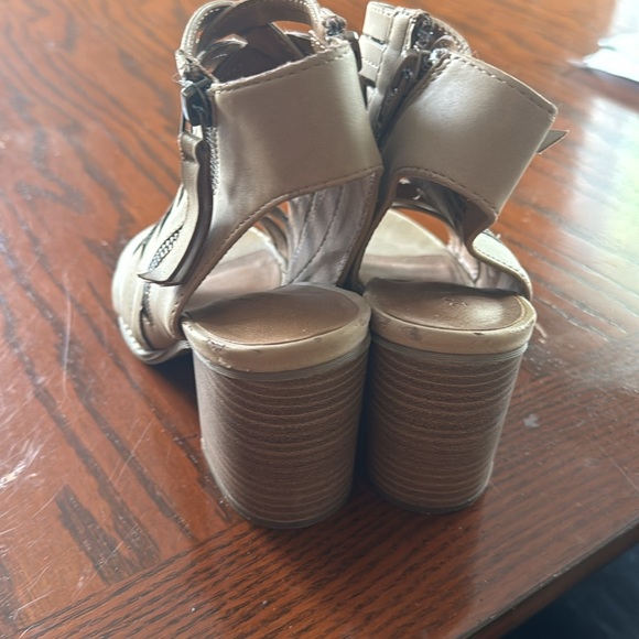 Universal thread Strappy Heel Sandals Sz. 6 - Picture 3 of 4